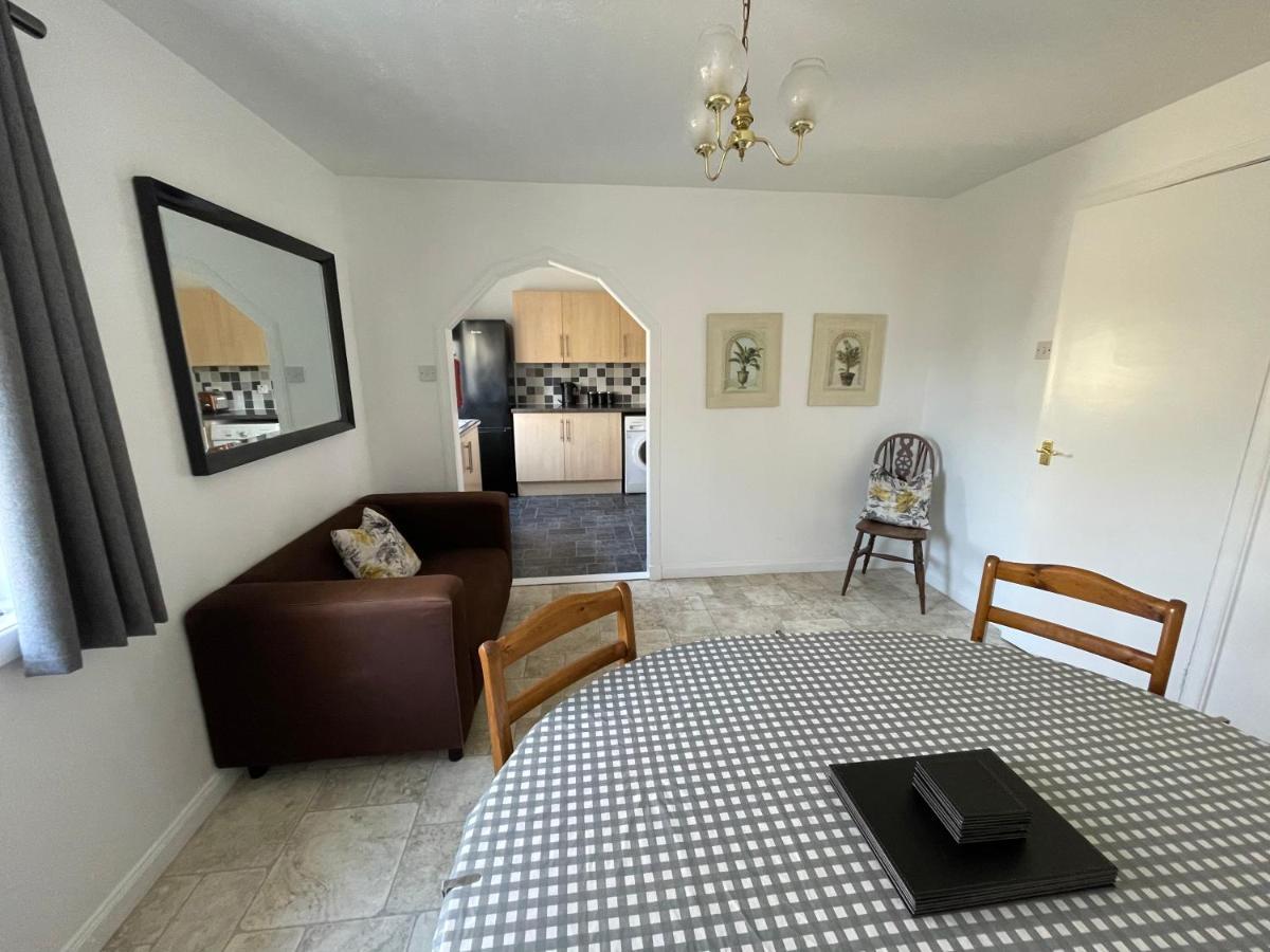 The Number Eleven Apartment Kilmuir  ภายนอก รูปภาพ